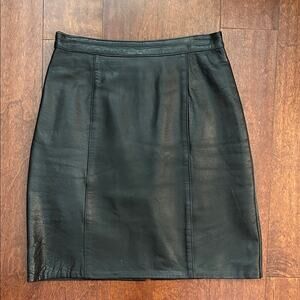 Vintage Code Nouveau Classic and Versatile Black Leather Pencil Skirt, Size 4/Sm